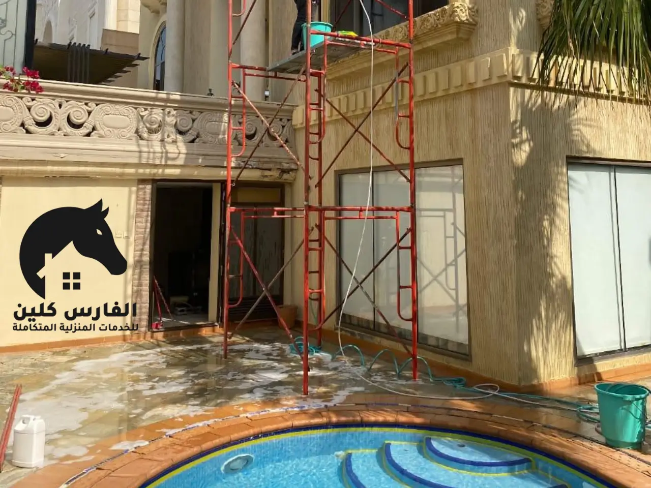 تنظيف واجهات المباني