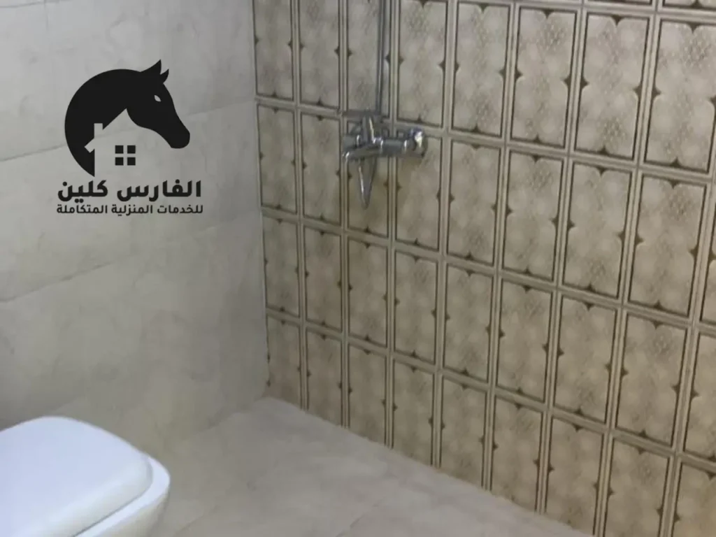 لتنظيف الحمامات والسيراميك